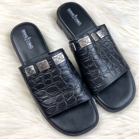 minnetonka slide slippers